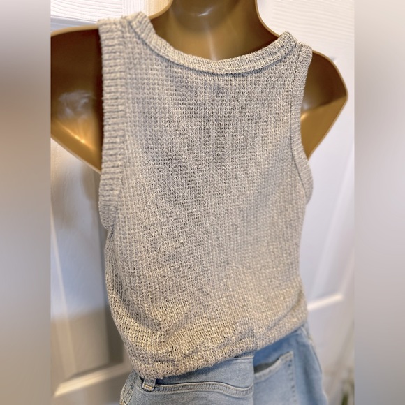 *bundle* Four cute summer tops. Size Medium. - Picture 12 of 16